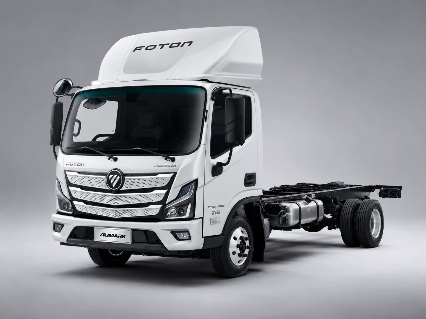 Foton Aumark S715 — chassi com cabine nova, vista 3/4 frontal